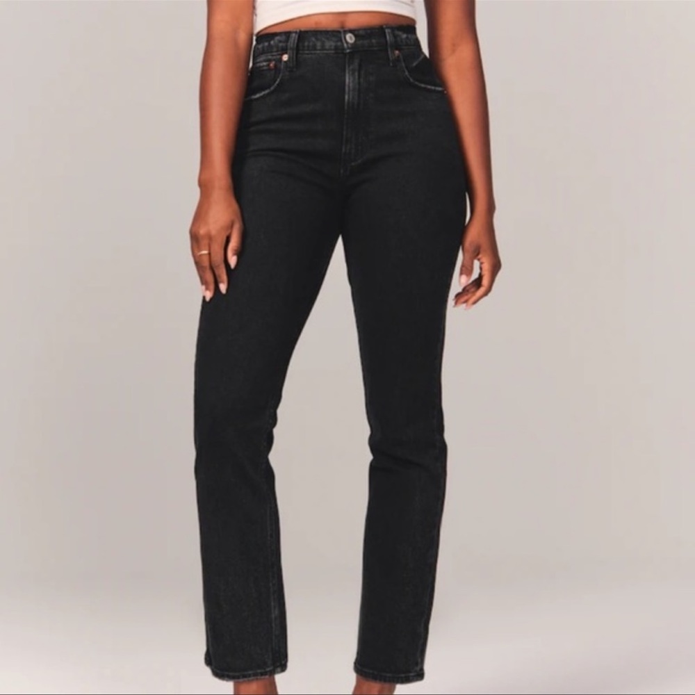 Abercrombie & Fitch Ultra High Rise Curve Love Ankle Straight Jeans in Black